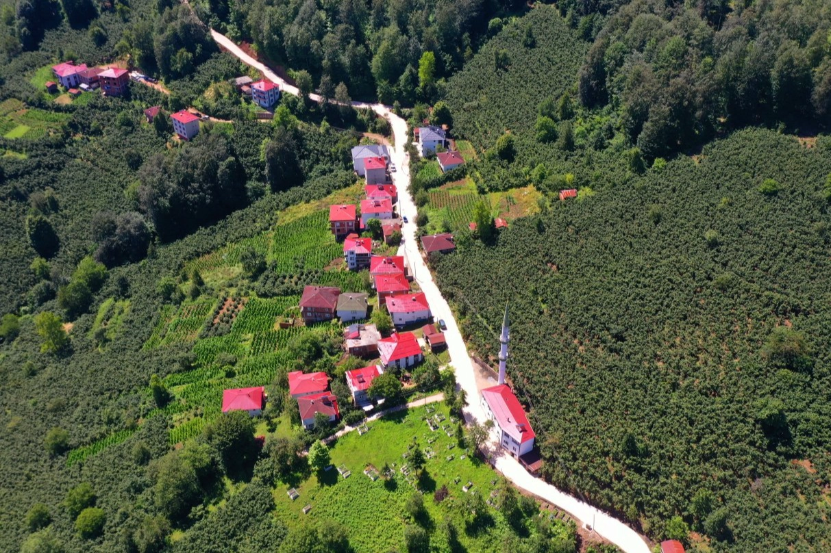 Köy yollarına beton destek