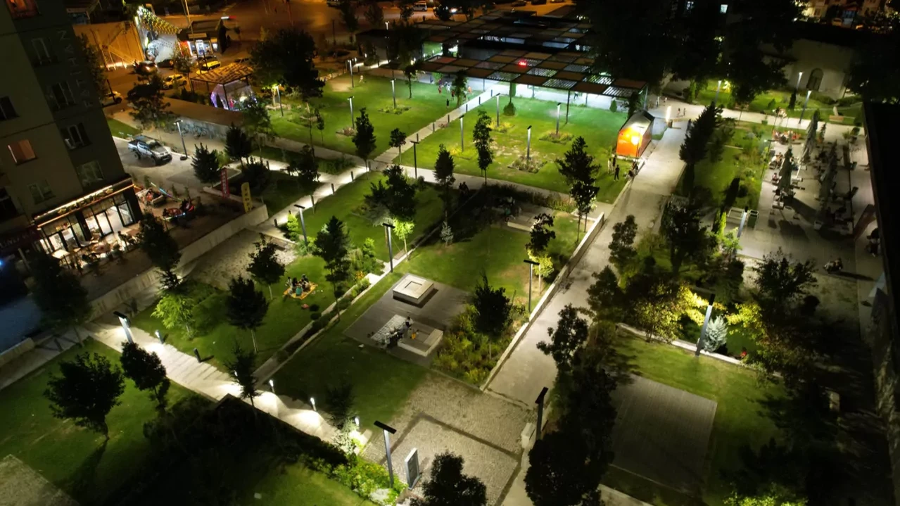Kayseri Talas'ta Mevlana Meydanı ışıl ışıl