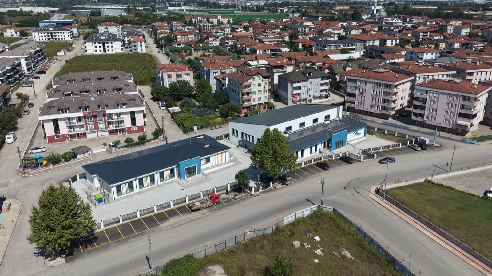 Sakarya Arifiye’de Gençlik Merkezi ve Yüzme Havuzu tanıtıldı