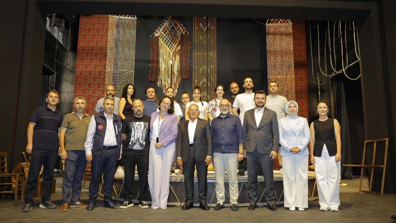 Kayseri Devlet Tiyatrosu'nda yeni sezon hazırlığı sürüyor