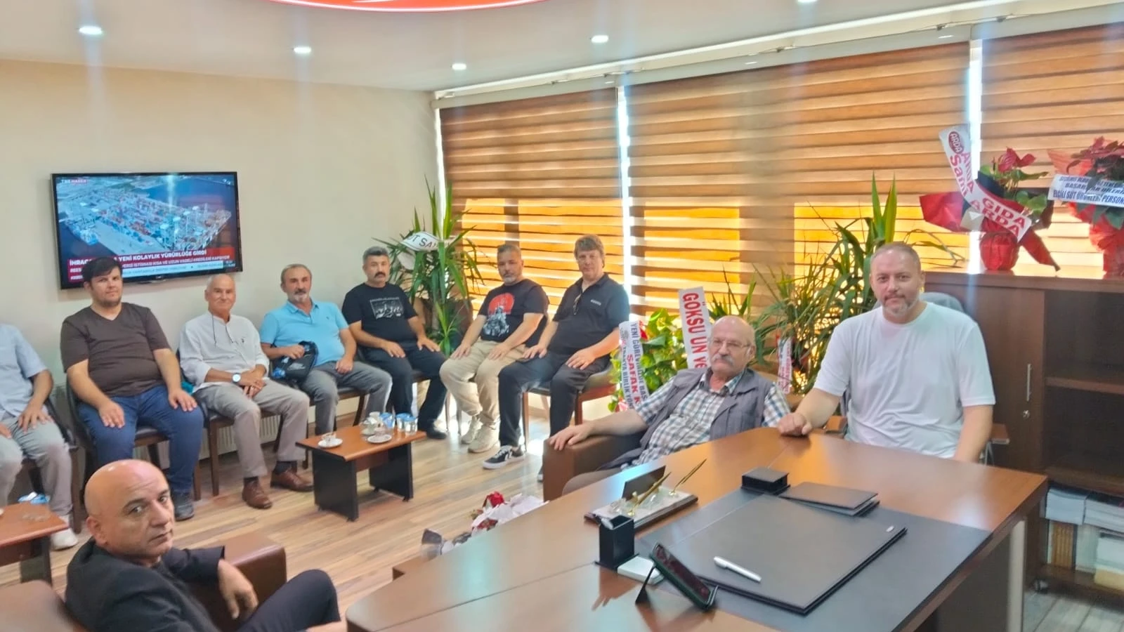 Edirne'de Yesevi Hareketi Derneği’nden MHP'ye 'hayırlı olsun' ziyareti
