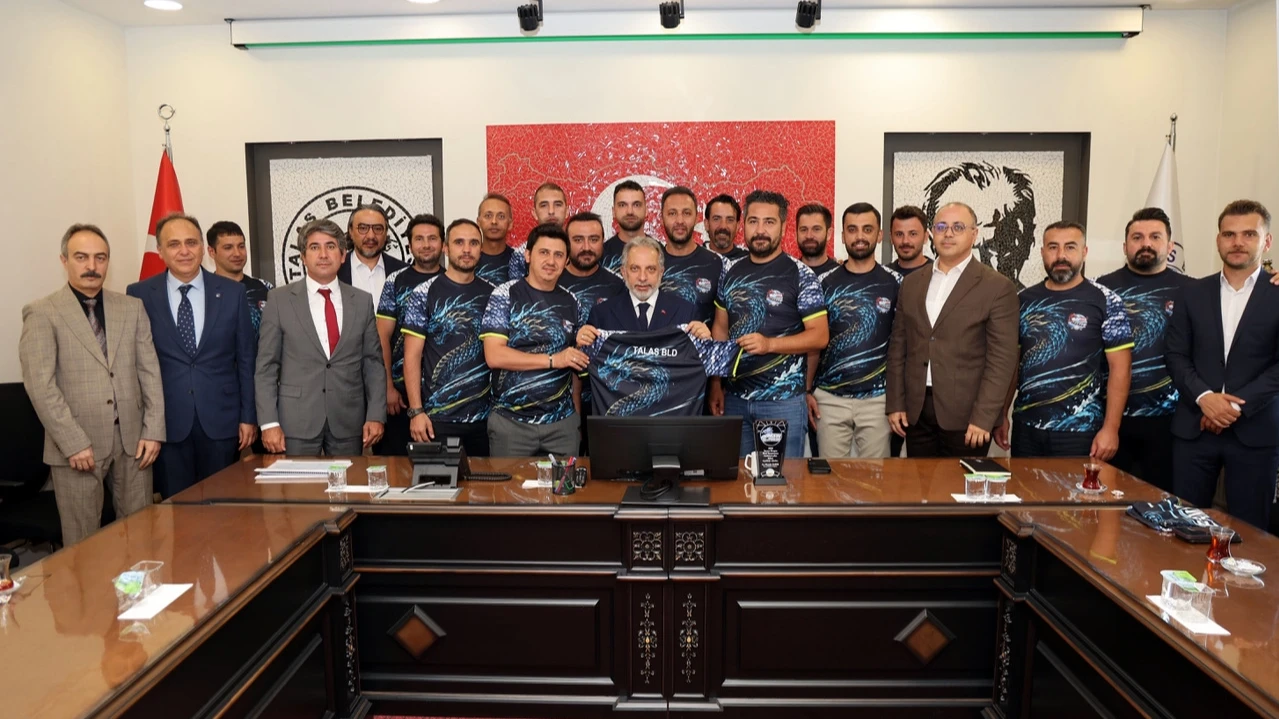 Mustafa Yalçın'dan gururlandıran boat takımına tebrik