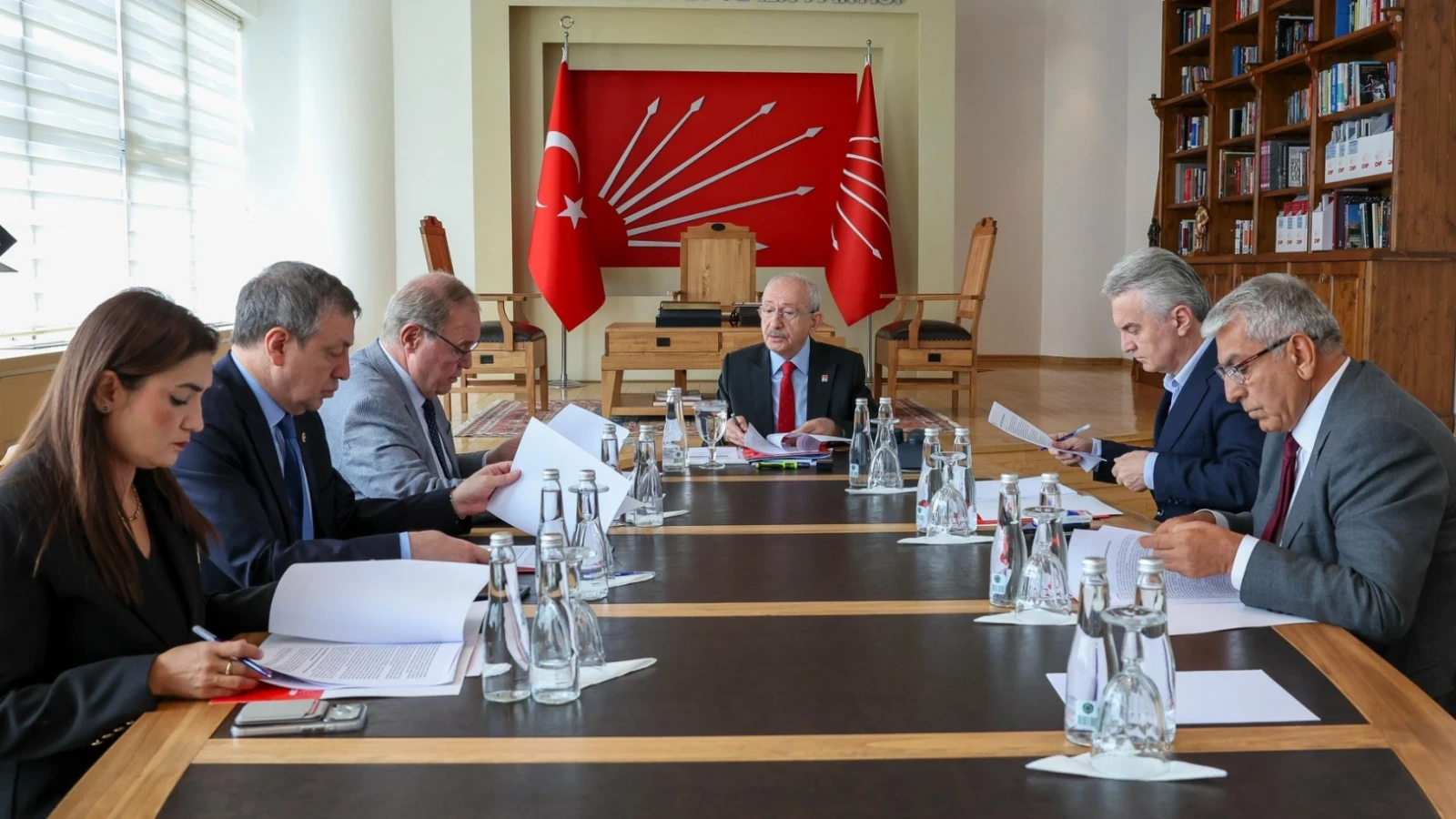 CHP Ekonomi Masası borsa gündemiyle acil toplandı