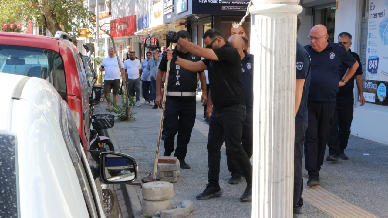 Balıkesir Edremit’te kaldırım işgallerine zabıtadan denetim