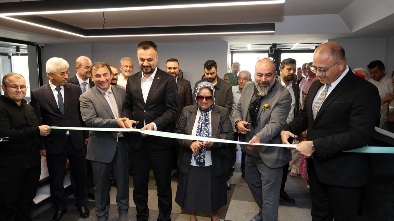 Kayseri Talas'ta “Tezhip-Hat-Ebru-Yakma Eserler Sergisi” açıldı