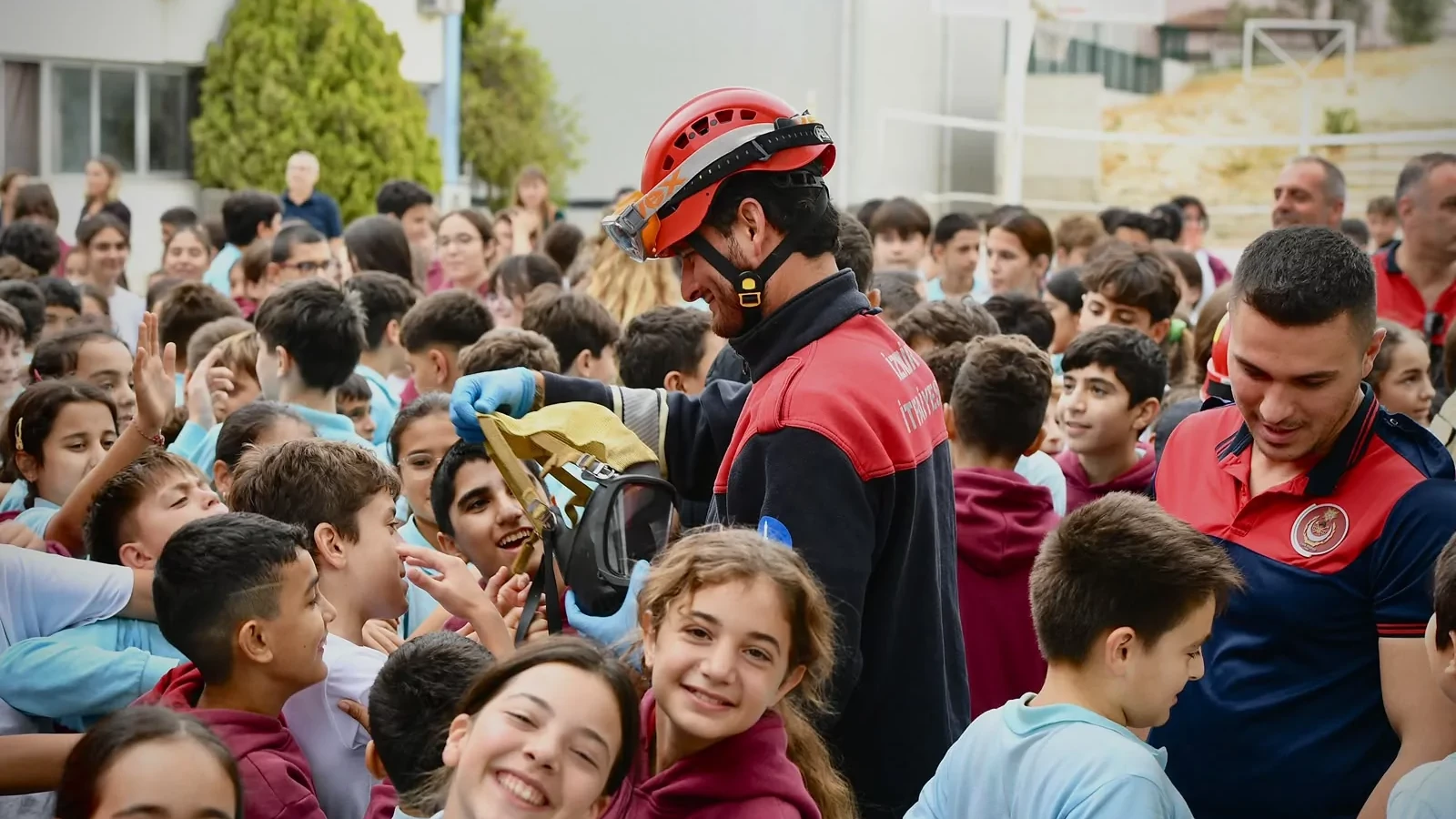 İzmir’de öğrencilere yangın ve afet eğitimi
