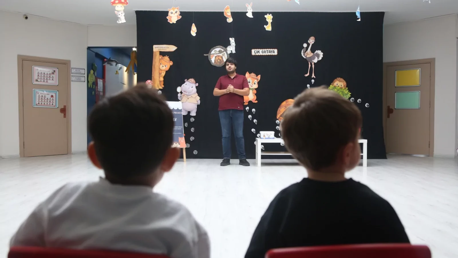 Veteriner olmak isteyen Çayıovalı minikler sokak hayvanları hakkında bilgi aldı