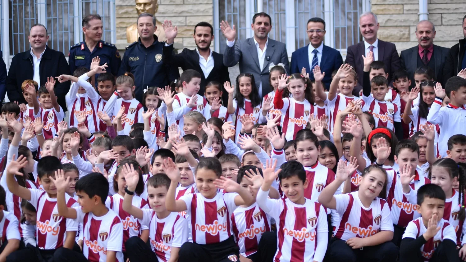 Yeniceköy’de 750 öğrenci İnegölspor formasına kavuştu