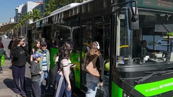 Denizli’de öğrencilere ulaşım desteği sürüyor