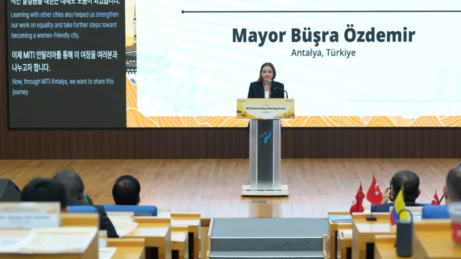 Antalya’nın akıllı şehir uygulamaları Seul’de tanıtıldı