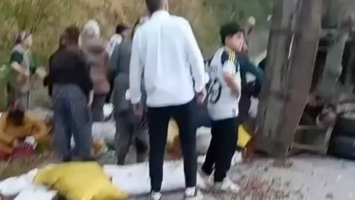 Düzce’de fındık işçilerini taşıyan traktör devrildi: 11 yaralı