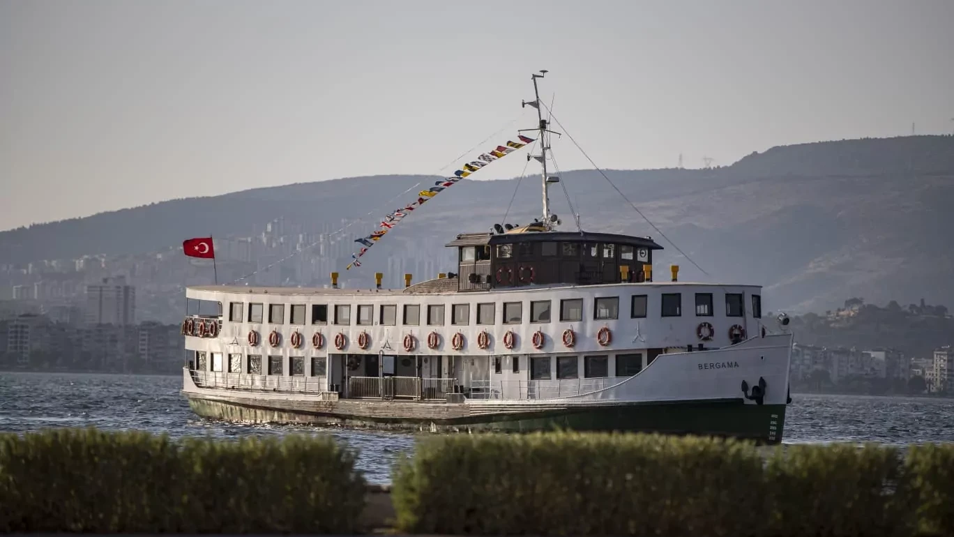 İzmir'de Bergama Vapuru ile tarihe yolculuk yeniden başlıyor