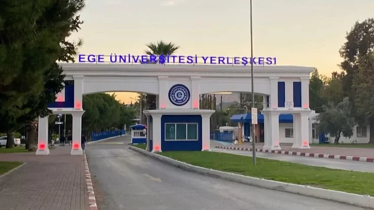 Ege Üniversitesi'nde sahipsiz köpek alarmı!