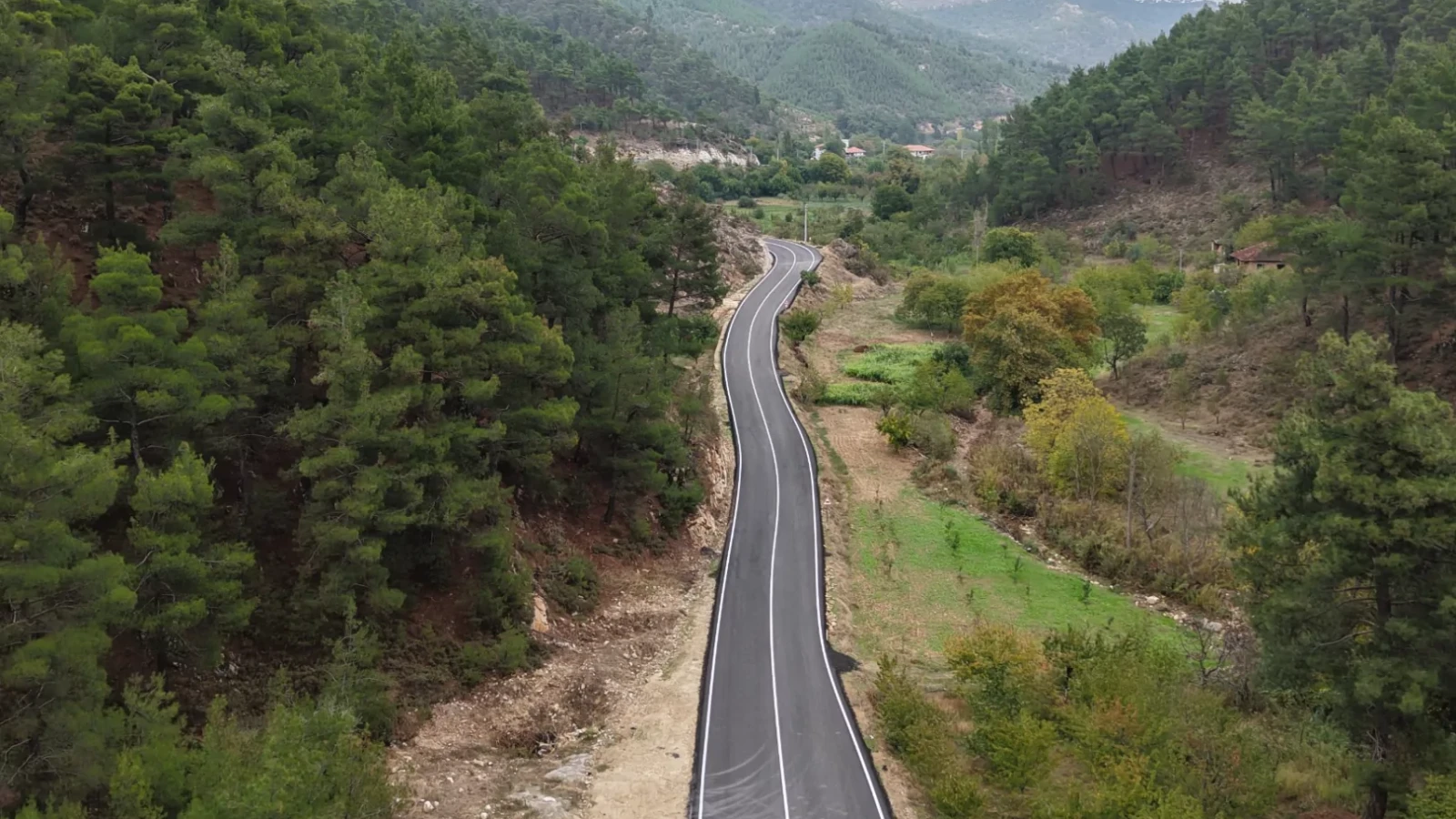 İzmir'in en uzak yolu yenilendi