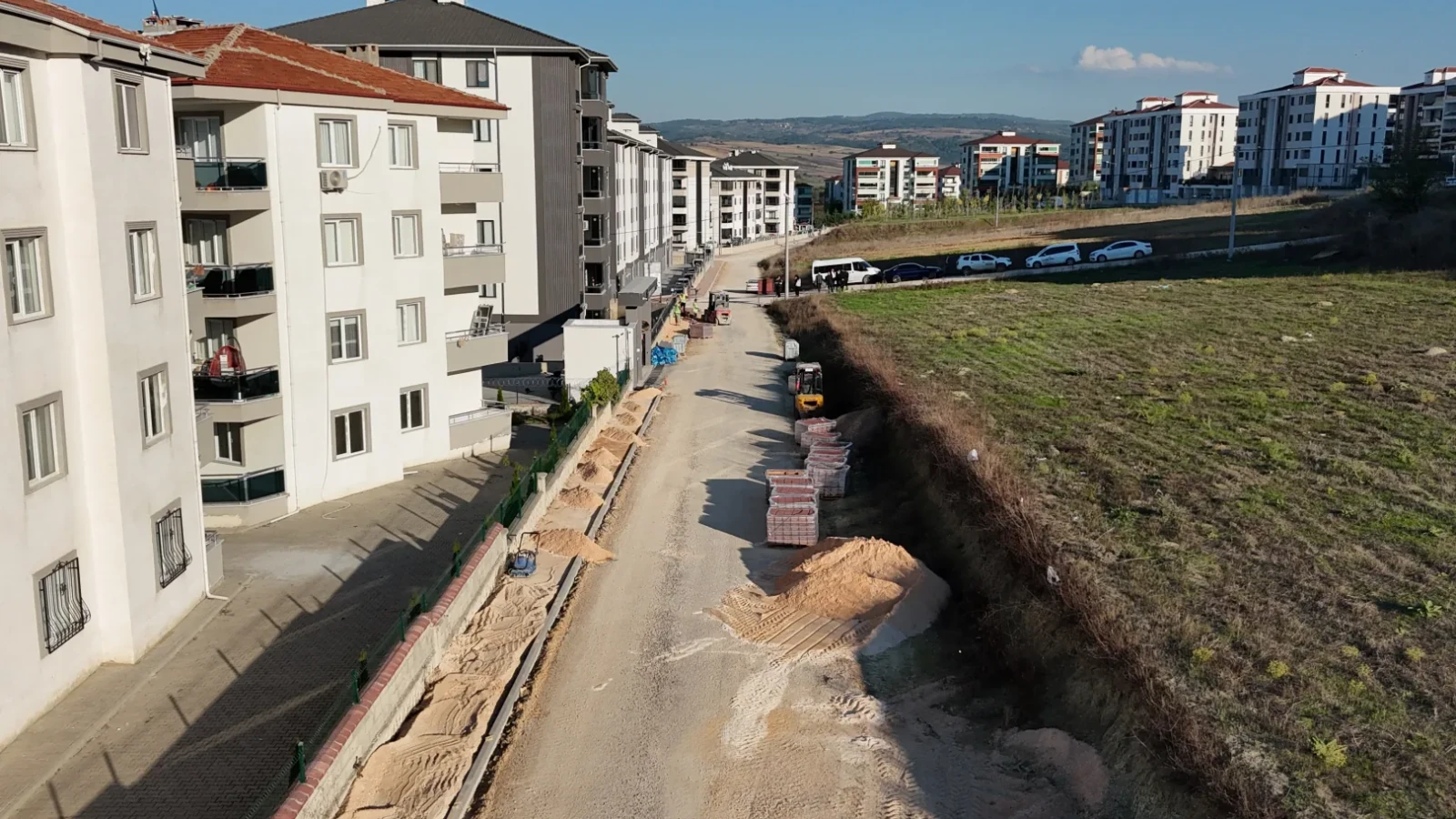 İnegöl Alanyurt’ta kaldırım çalışmalarına devam