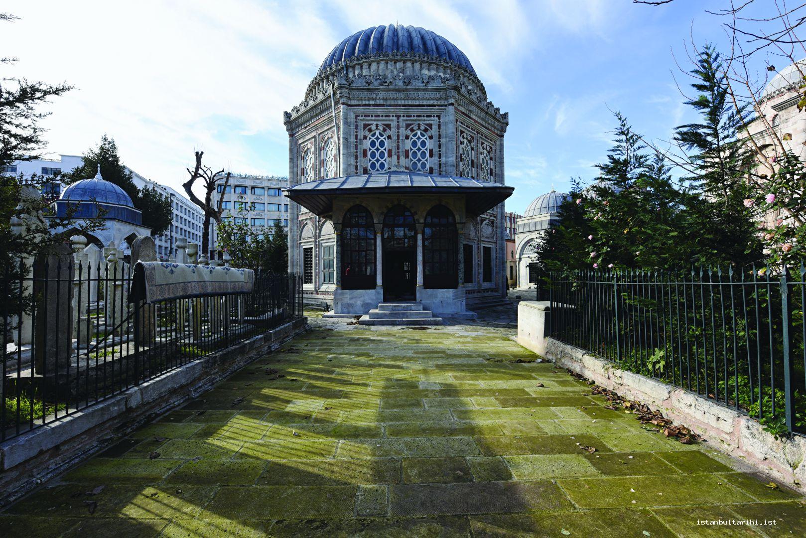 12-sehzade-mehmet-turbesi-095613
