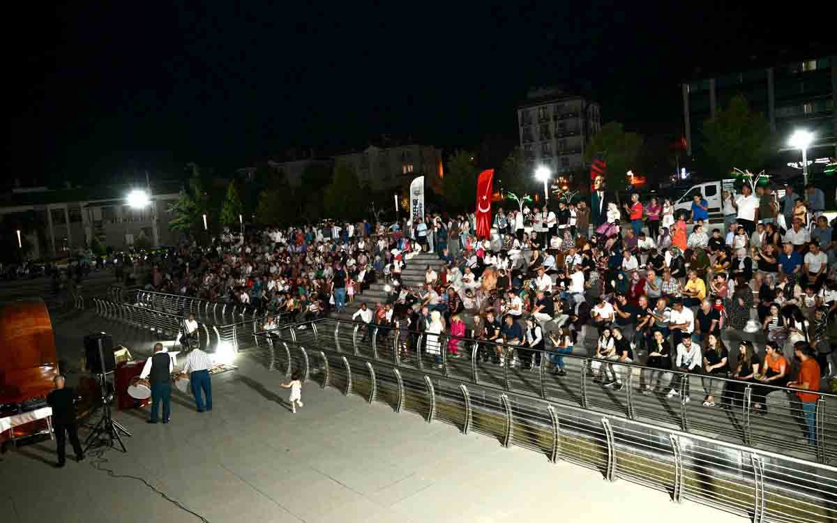 Çekiç Ali Müzik Durağında Türkü Şöleni Gerçekleştirildi
