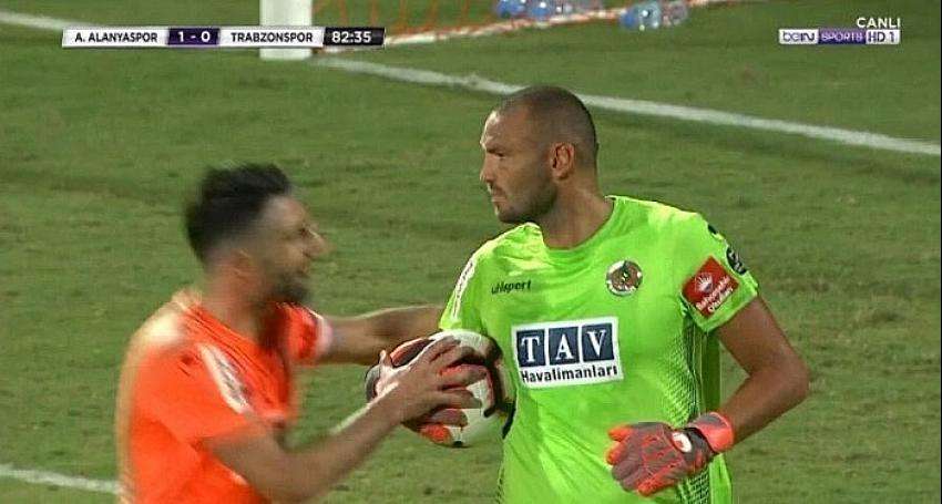 Alanyaspor Trabzonspor Karşılaşmasında Tartışılan Penaltimı Değilmi Pozisyonu