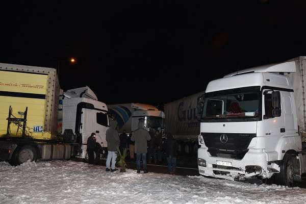 Giresun'da Karadeniz Sahil Yolu'nda zincirleme trafik kazası ulaşımı aksattı