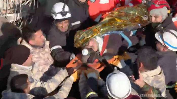 Depremin 198'inci saatinde Kahramanmaraş'ta enkazdan çıkarıldılar