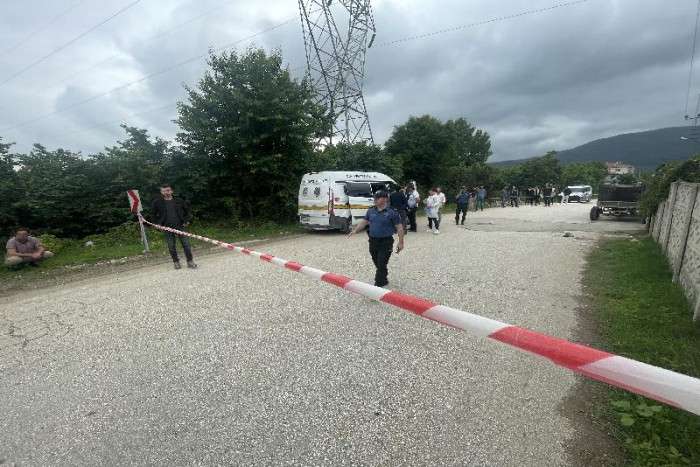 Düzce'de bıçak çeken oğlunu silahla vurarak öldüren baba tutuklandı
