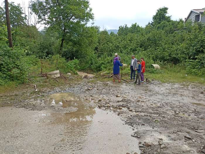 Düzce'de sağanak taşkına neden oldu