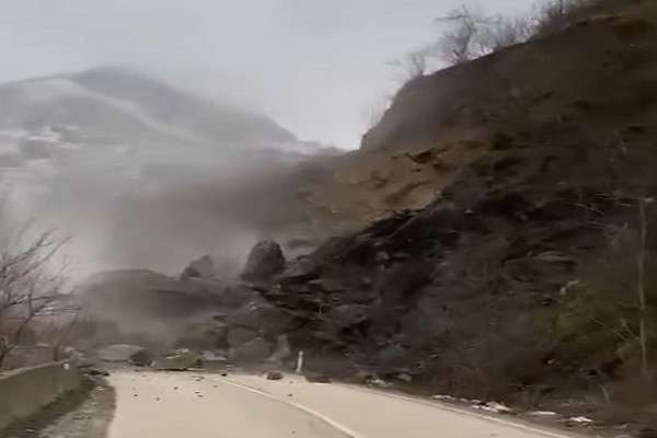 Ordu'da heyelan; o anlar kamerada