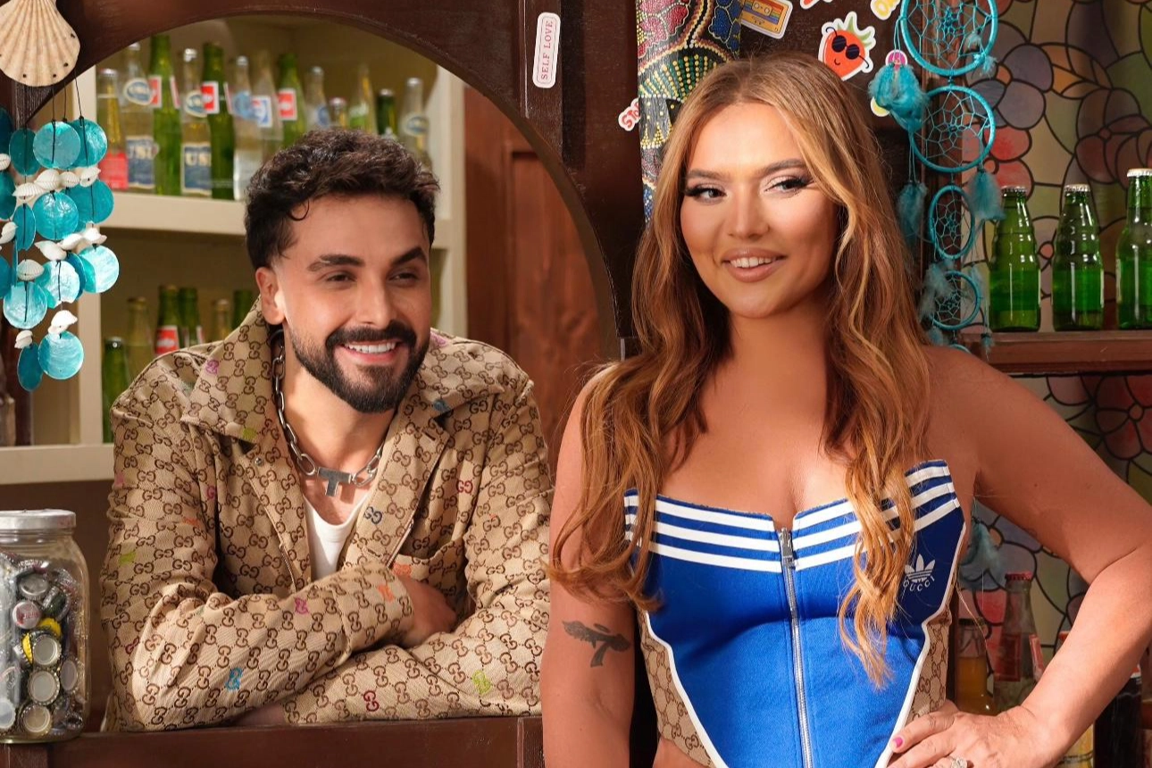 Sefo ve Demet Akalın dünyayı sallıyor!  “Yerinde Dur” billboard listesinde 17'inci sırada!