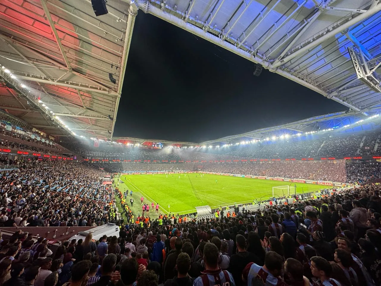 turk-dunyasinin-gencleri-trabzonspor-coskusuna-ortak-oldu-1-031013
