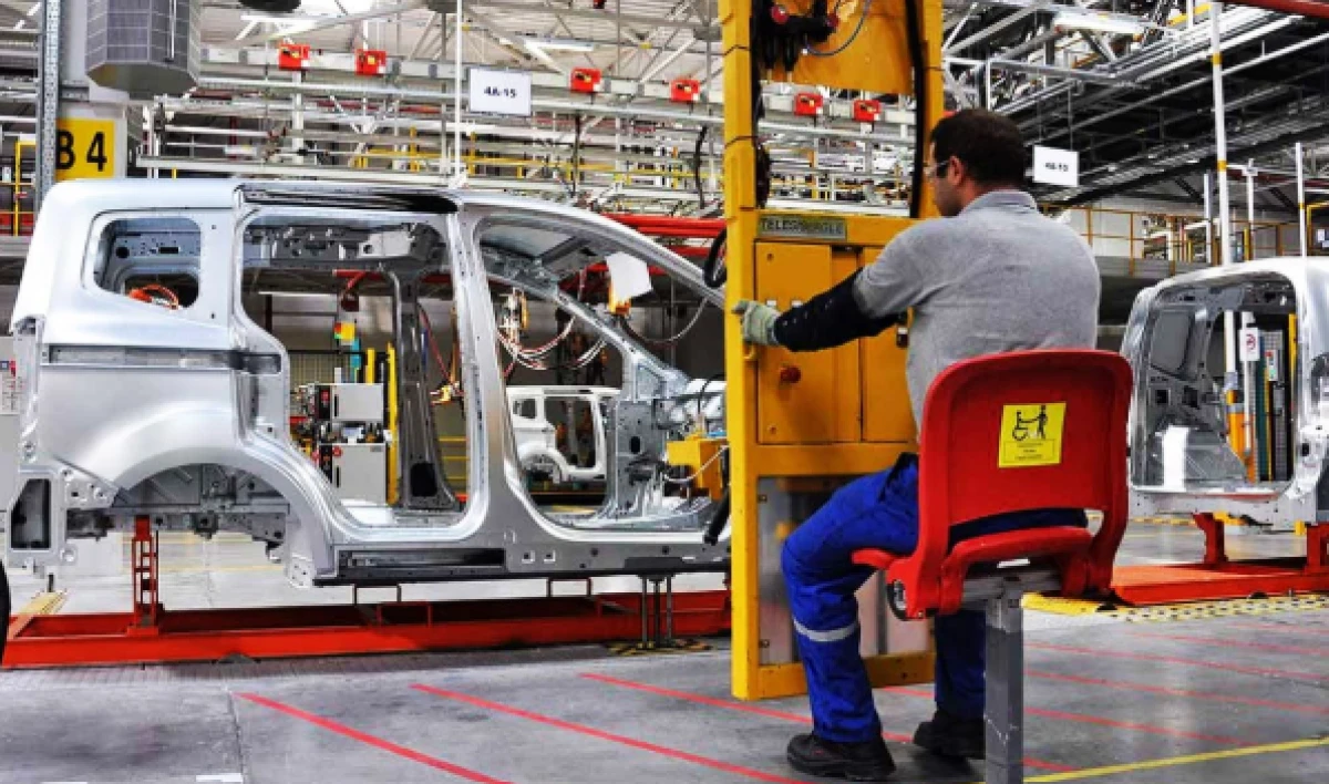 Yapay Zeka beklentiyi karşılamadı: Ford eski mühendislerini geri çağırdı