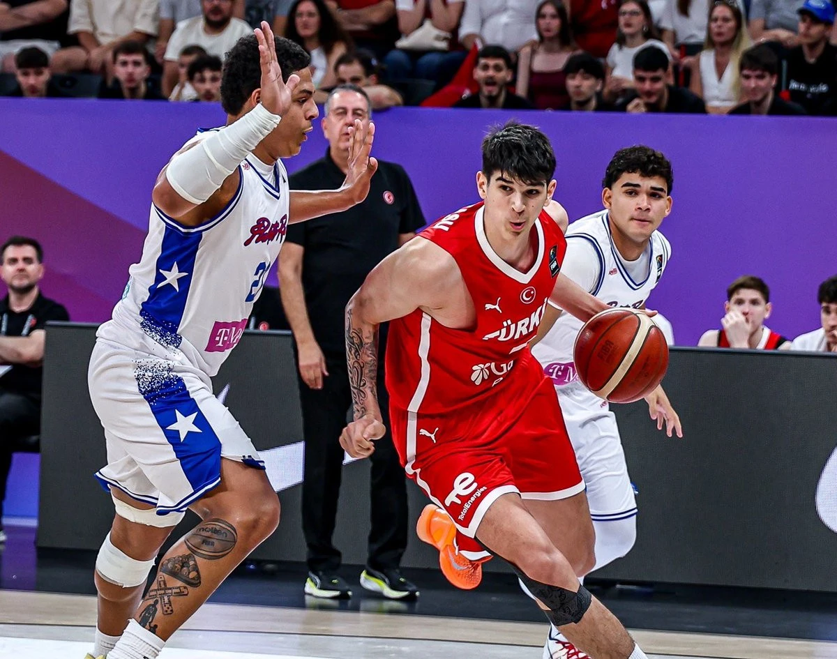 U17 Milliler lider olarak son 16'da!