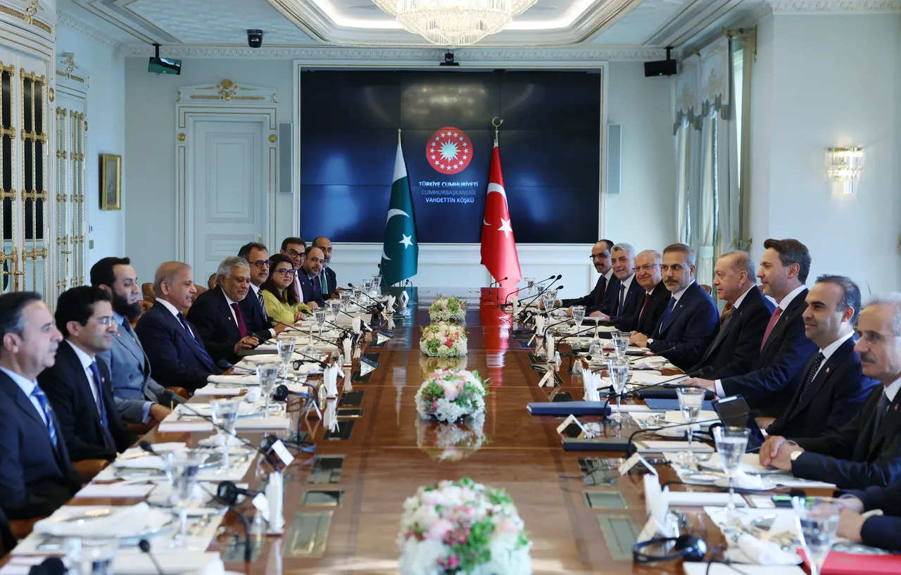 cumhurbaskani-erdogan-pakistan-lideri-serifi-kabul-etti-1801250202607041623202607041623442-045828