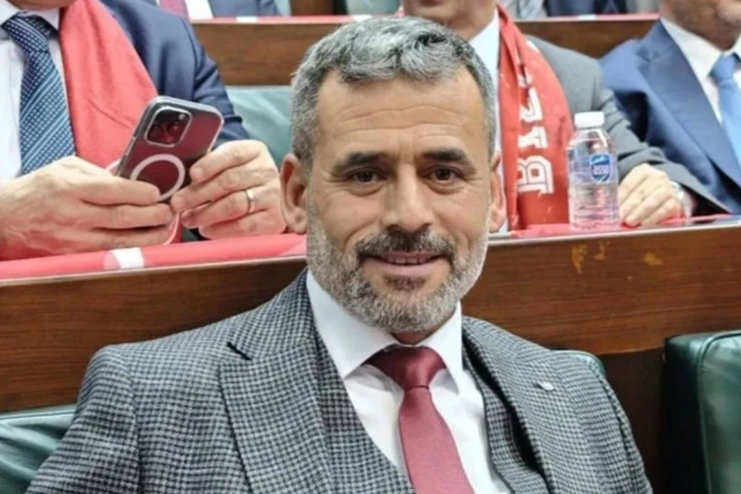 Belediye başkanına bıçaklı saldırı girişimi! Oğlu yaralandı