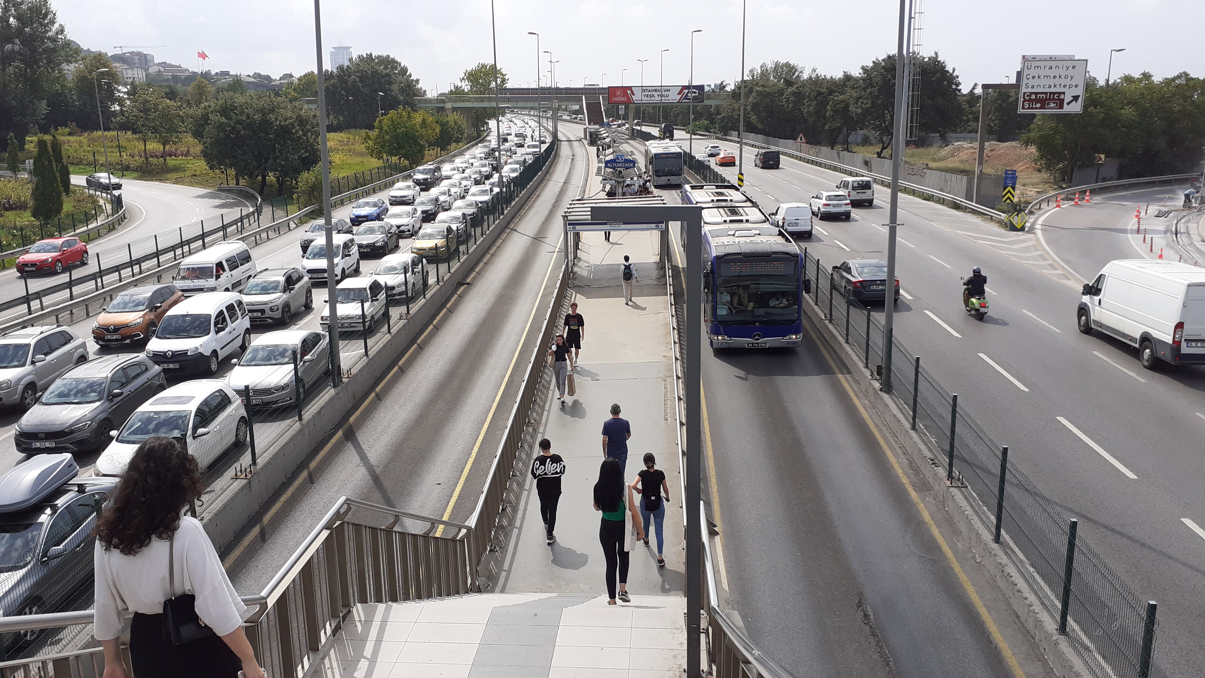 altunizademetrobusplatformu-035519