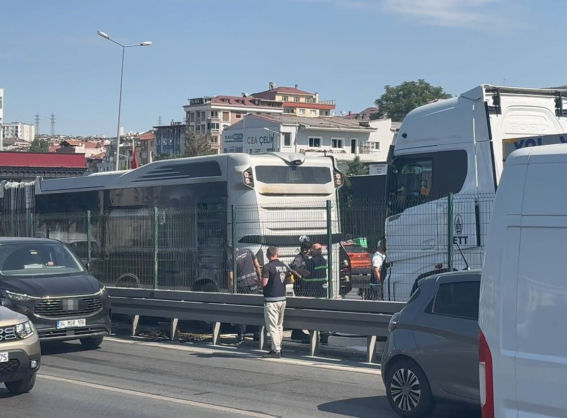 aw75098702-105742