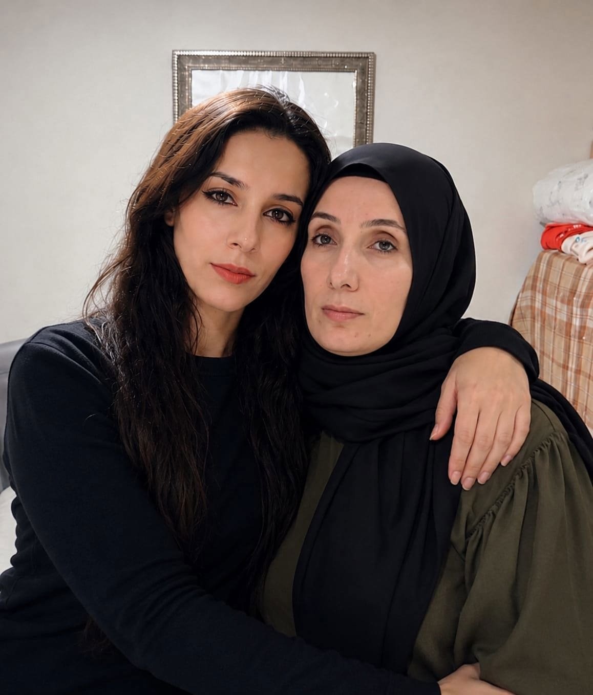 muge-anlida-gundem-olmustu-sirra-kadem-basan-mekiye-akyelin-ablasindan-korkunc-iddia-1804471202607211545202607211545573-054108