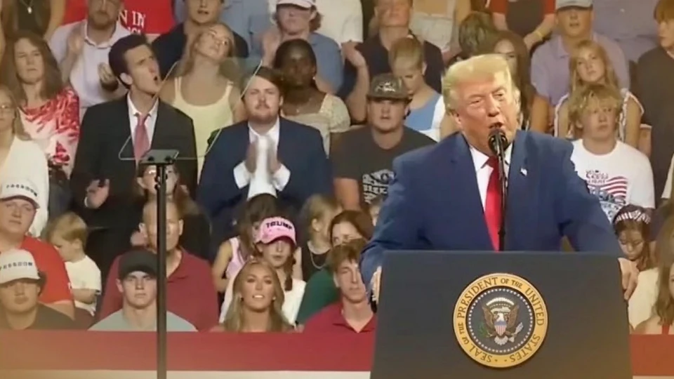 8ab378c0-trumpin-mitingine-damga-vuran-goruntu-arkasindaki-kisinin-hareketleri-gundem-oldu-113004