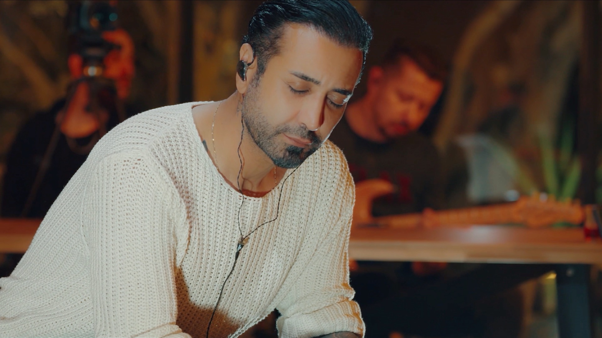 1920x816mv-021047
