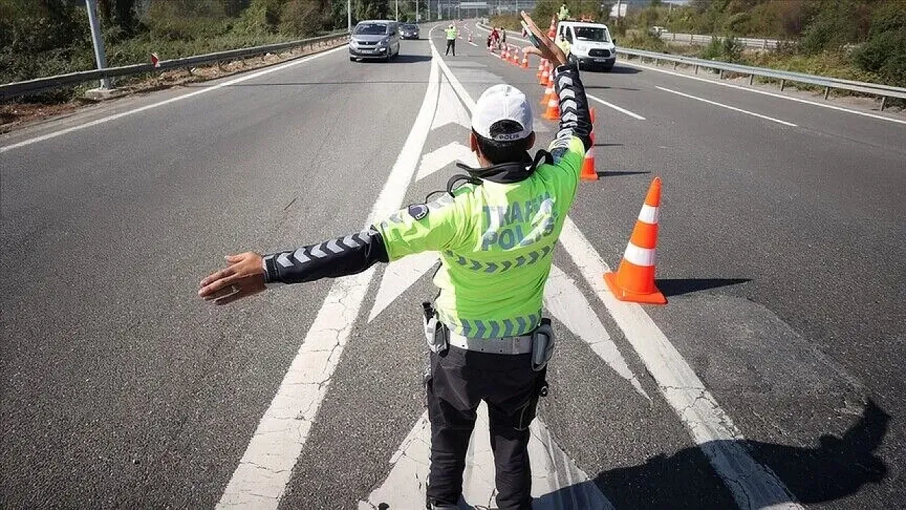 istanbul-da-yarin-bazi-yollar-1784021589hqpf9s-103619