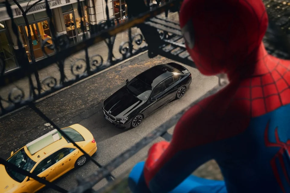 bmw-marvel-012347