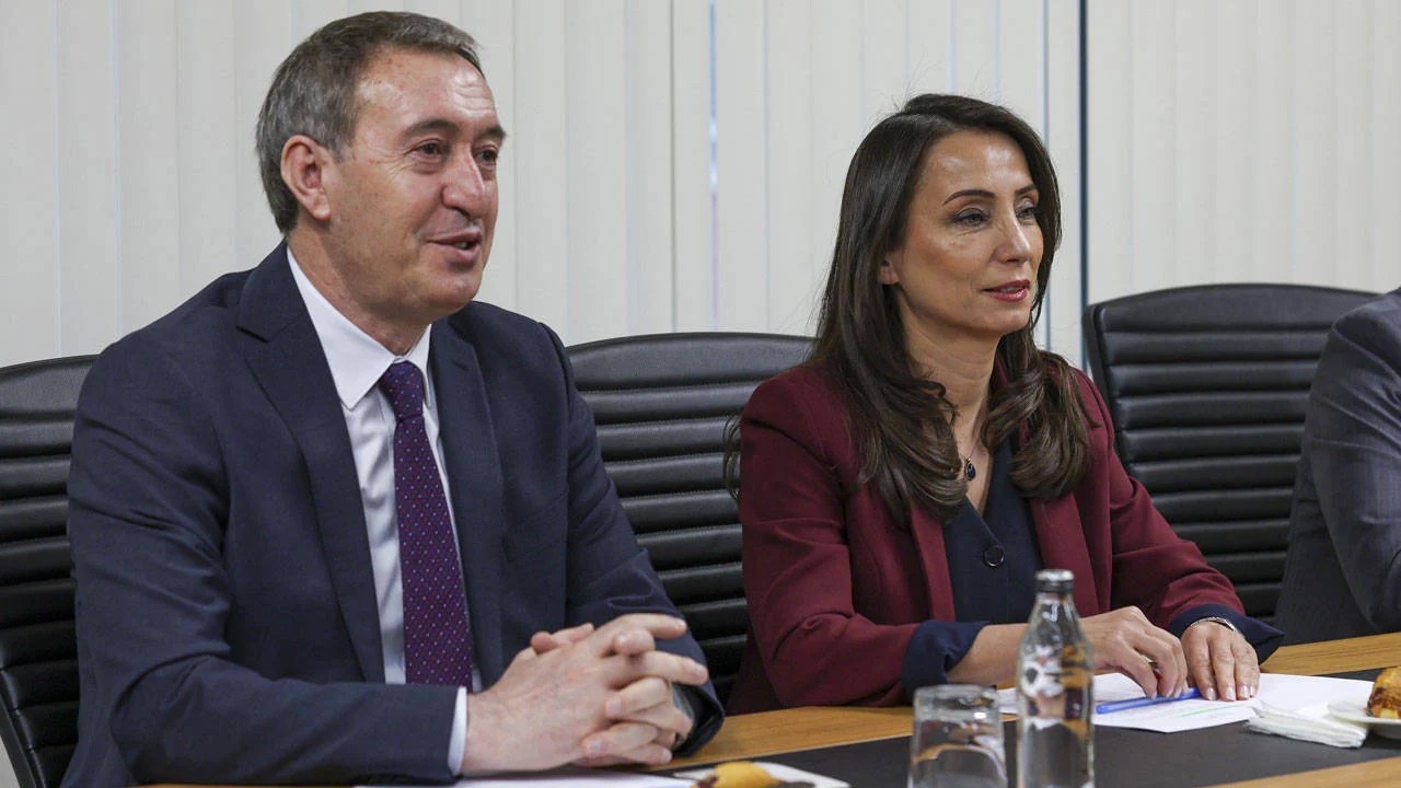 DEM Parti çerçeve yasa teklifine imza attı