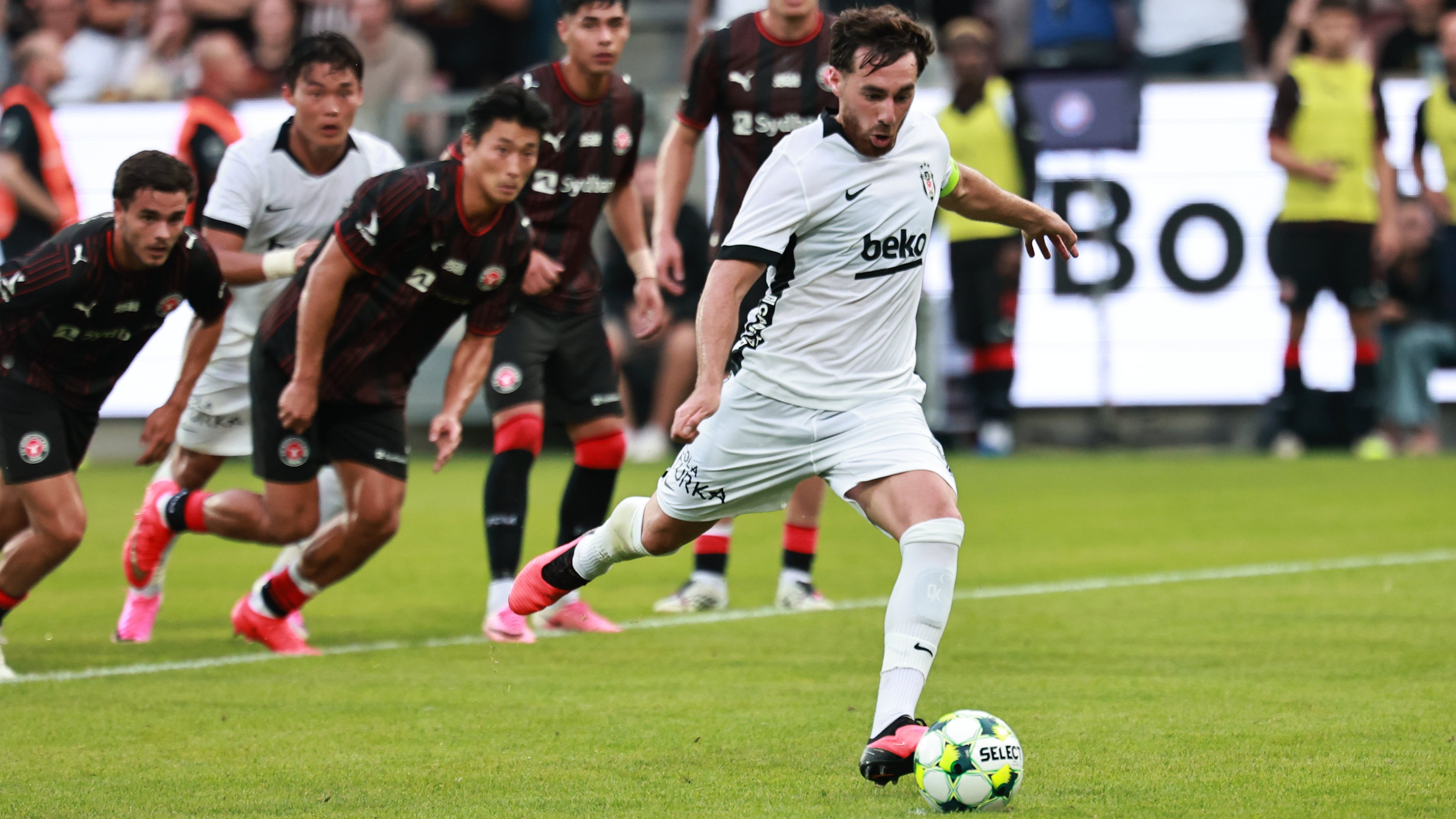 Beşiktaş, Hradec Kralove karşısında avantaj peşinde!
