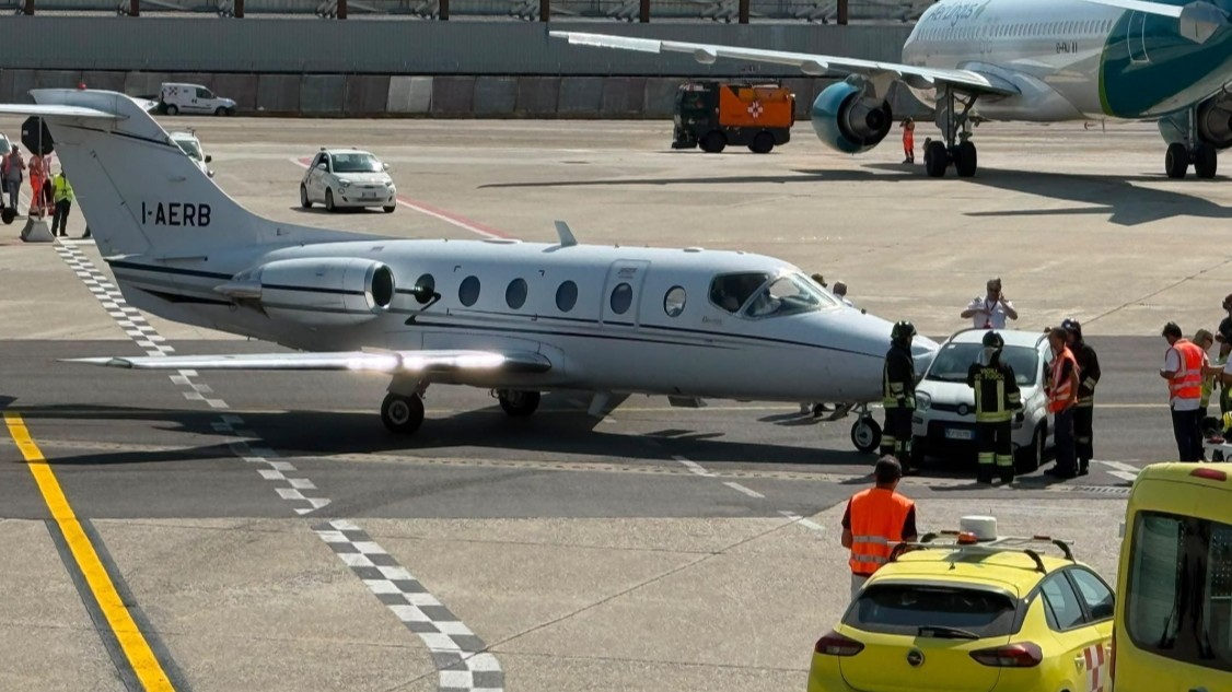İtalya’da özel jet ile araç çarpıştı