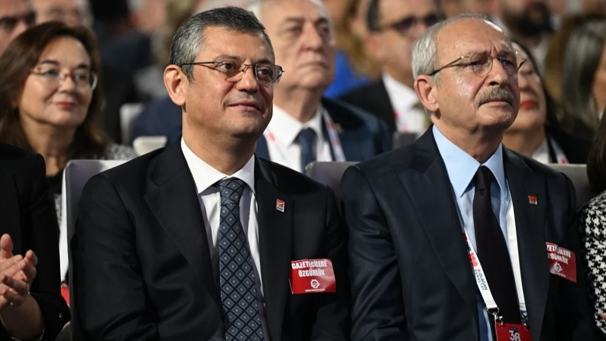 chpde-devir-teslim-gunu-genel-merkezde-ozgur-ozelin-isaret-ettigi-sagci-danismanlarin-odasi-bosaltildi-rnzz-024831