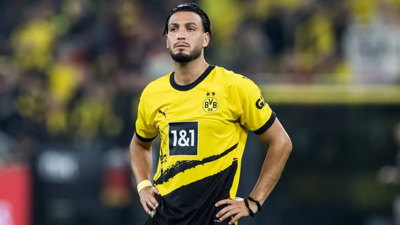 ramy-bensebaini-borussia-dortmund-2023-1696236932-118153-040221