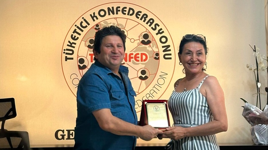 SASEDER’den yazarımız Av. İbrahim Güllü’ye anlamlı plaket! 