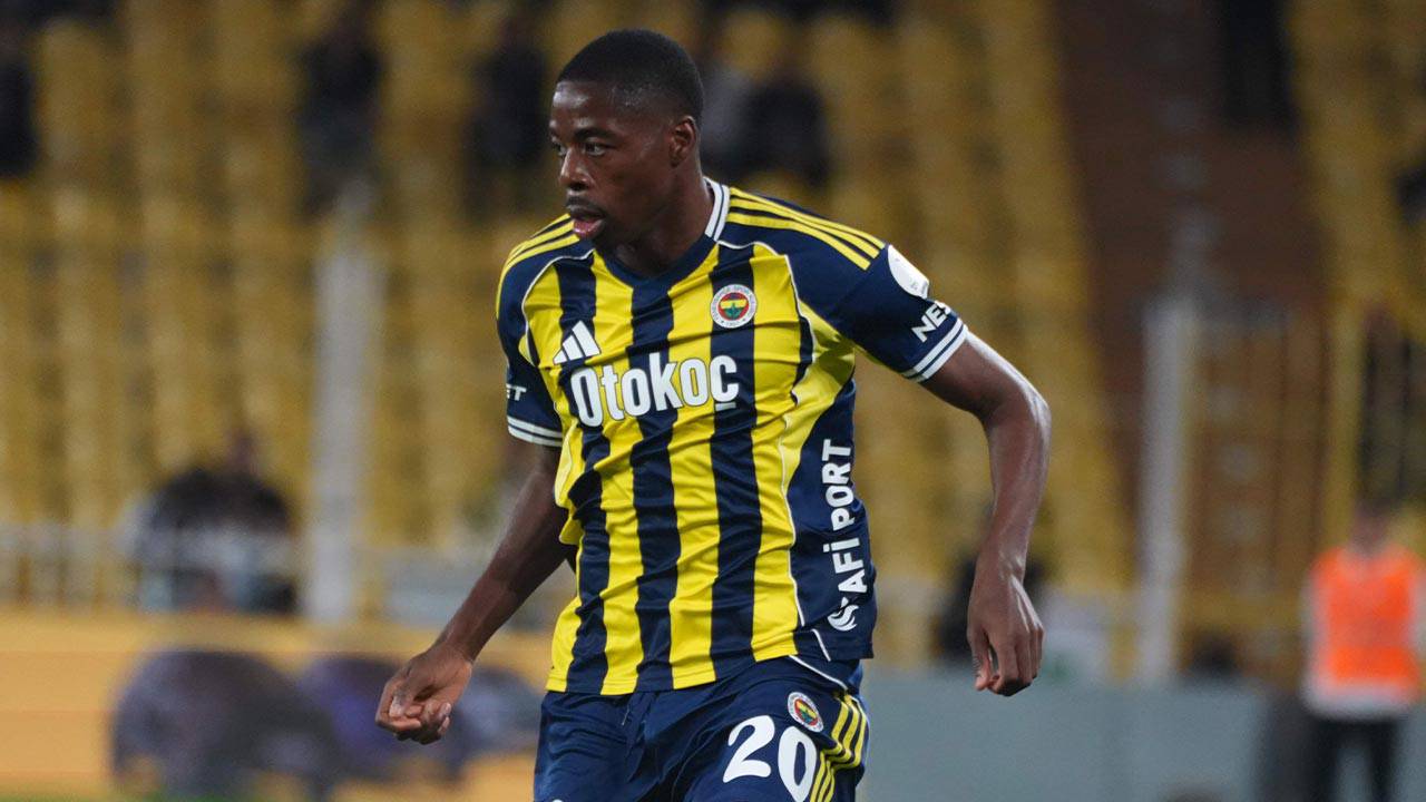 fenerbahce-de-anthony-musaba-icin-ayrilik-vakti-ingiltere-ye-gidiyor-052829