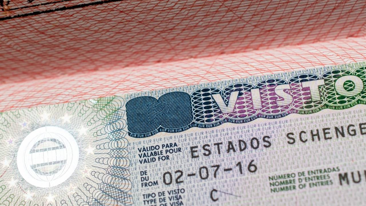italyadan-altin-vize-uygulamasi-yatirimcilara-schengen-ve-oturum-izni-wei2-023615