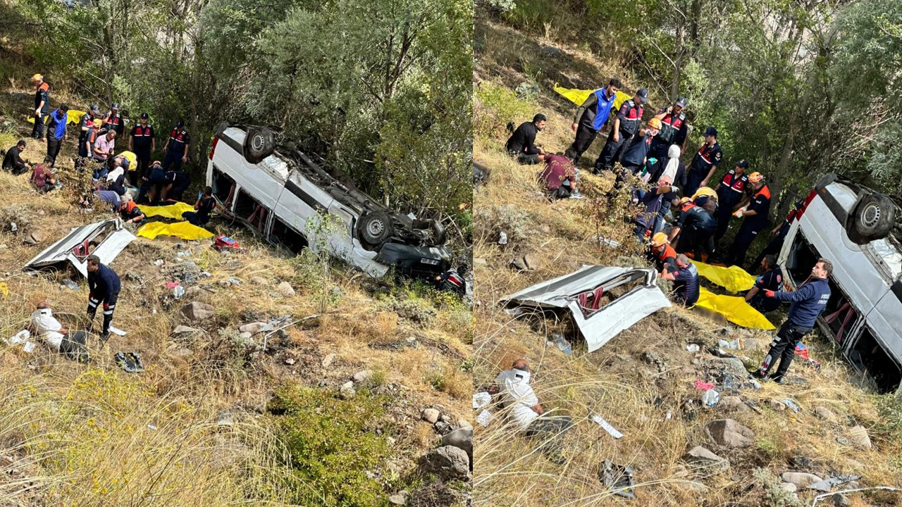 Sivas'ta feci kaza! Yolcu minibüsü devrildi: 4 ölü, 10 yaralı