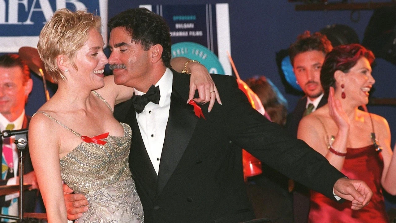 Sharon Stone’dan şok itiraf: ‘Memelerim olmayınca eşim beni istemedi!’ 